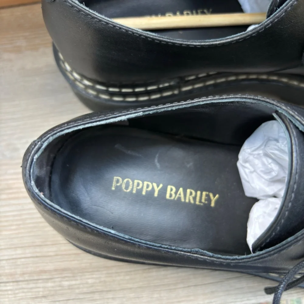 Poppy Barley Black Leather Lace-Up Lug Sole Flats - Picture 7 of 12